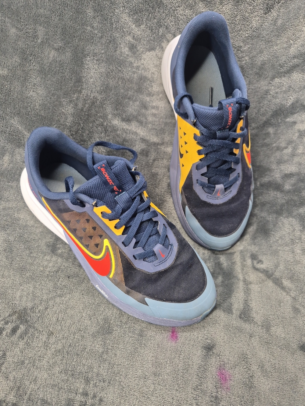 Nike Sony Fly Running Shoes Navy Mesh Bright Yellow Midfoot Suze 4.5 Youth